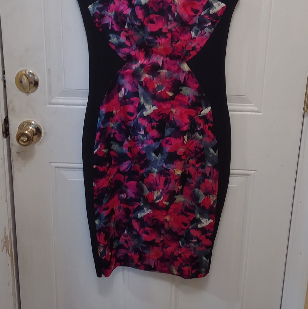 Dress - Picture 2 of 4